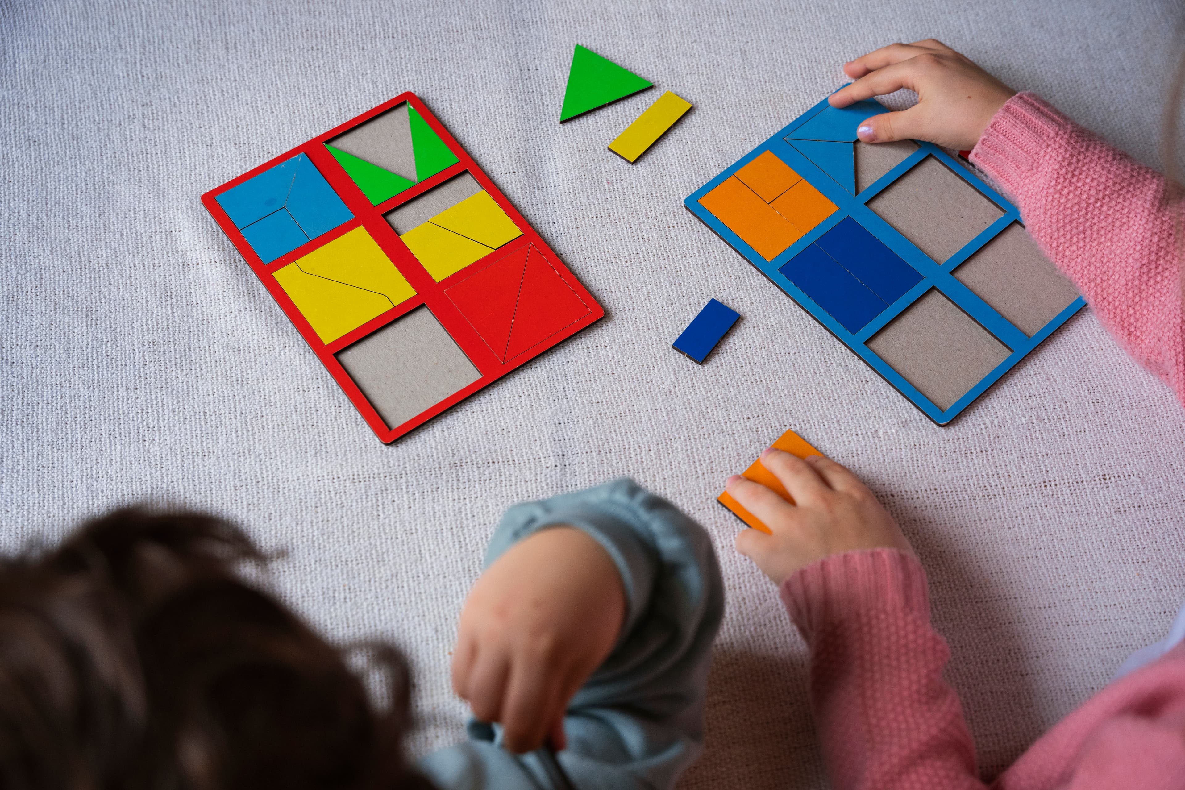 Tangram Montessori : Un Outil Ludique pour Développer la Pensée Logique et la Créativité